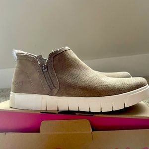 Brand new Ryka Hensley platform sneaker. Womens size 8.5 Bought on DSW for $50.